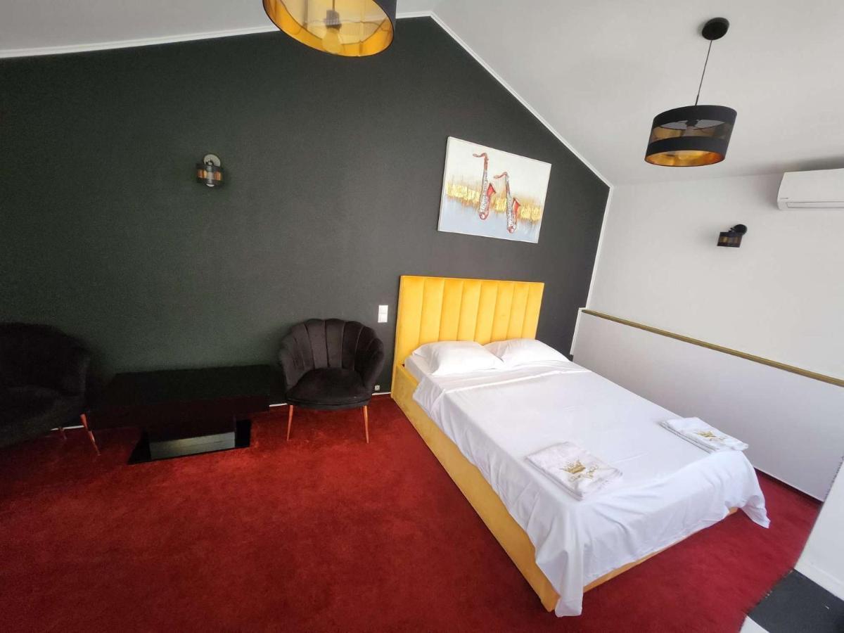Karma Caffe&Rooms Бухарест Экстерьер фото