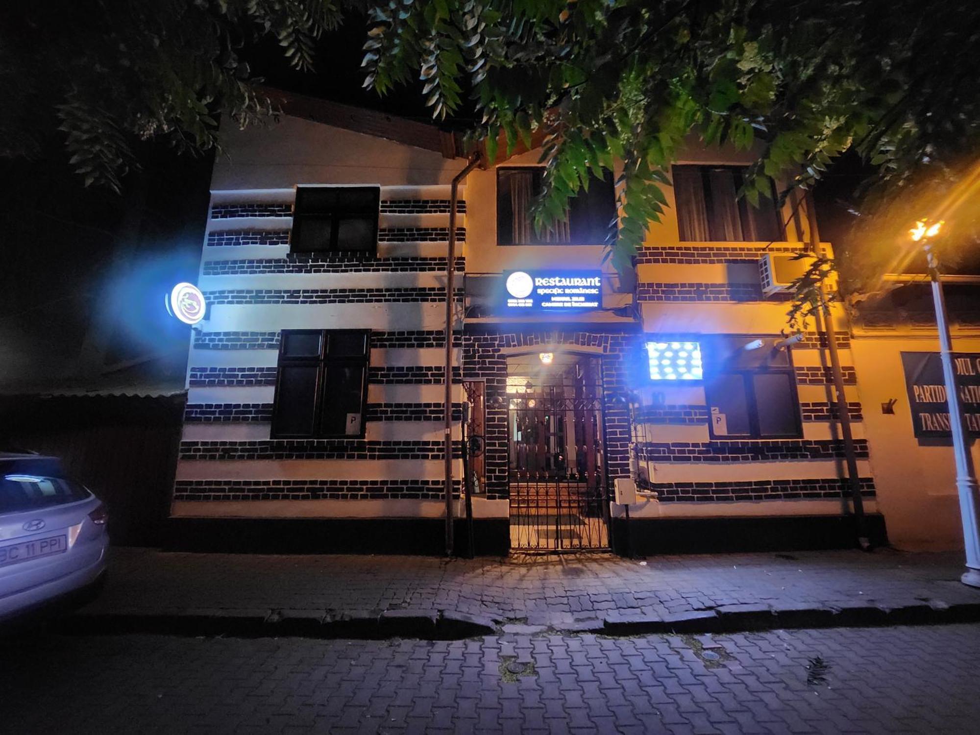 Karma Caffe&Rooms Бухарест Экстерьер фото